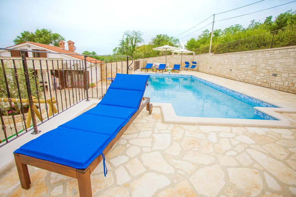 Karojba Villa Lara חדר תמונה